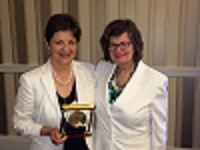 Ruth Bruskewitz (left) receives the award from Nancy Fjortoft, PhD, Dean at Midwestern University Chicago College of Pharmacy, Downers Grove, Ill.