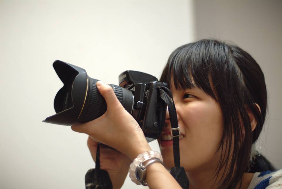 Chia-Wei viewing through a camera