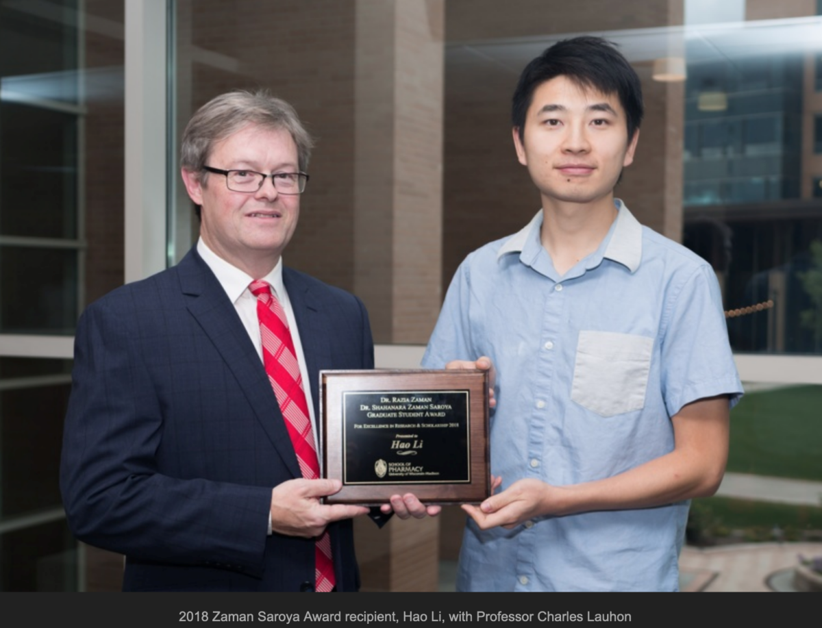 Hao Li receiving award from Prof Lauhon