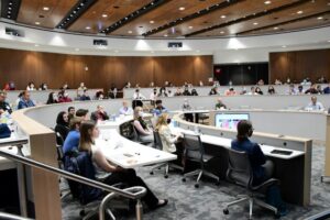 Landscape shot of various students and professors gathered for the MIKIW 2022 Medicinal Chemistry conference