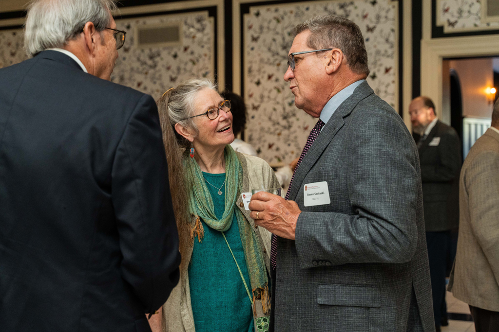 Steven Skolaski and Betty Chewning engage in conversation.