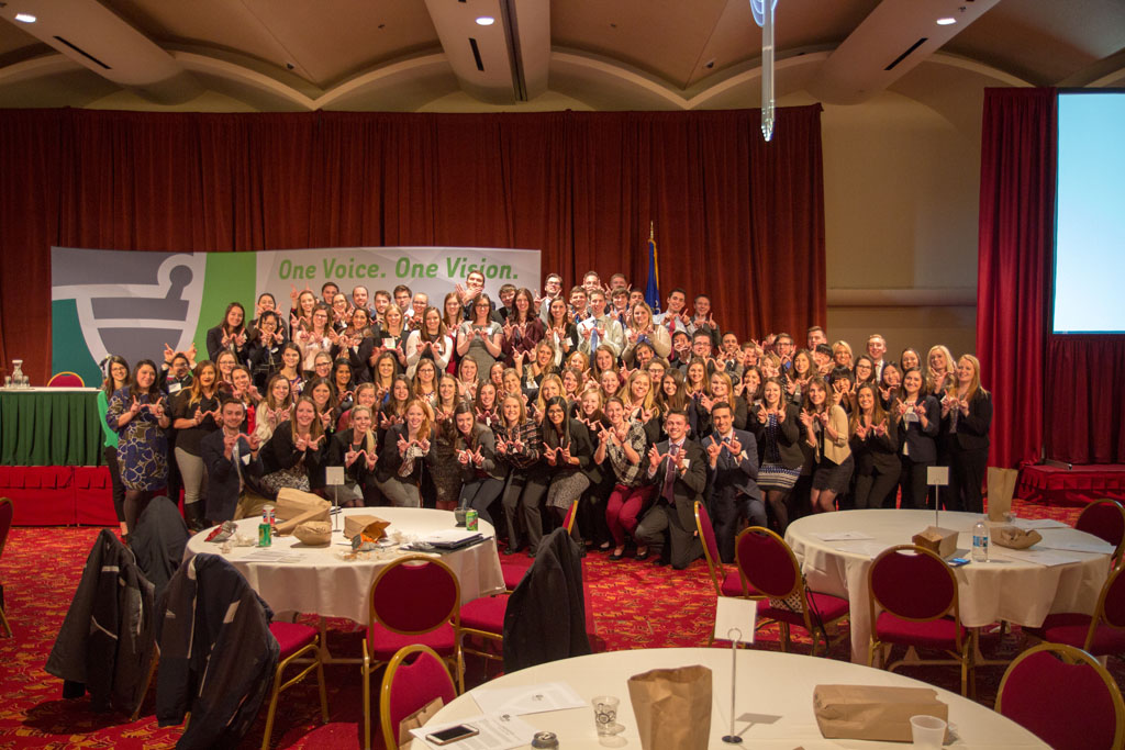 pharmacy students taking large group photo at Pharmacy Society of Wisconsin event