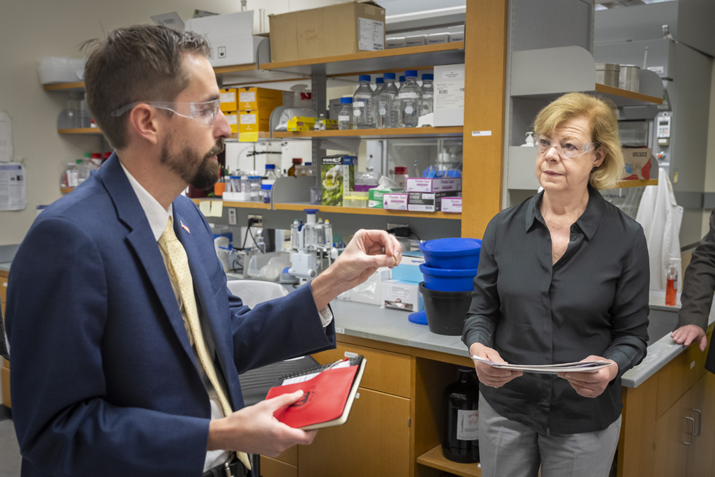 Cody Wenthur speaks with Tammy Baldwin in his lab