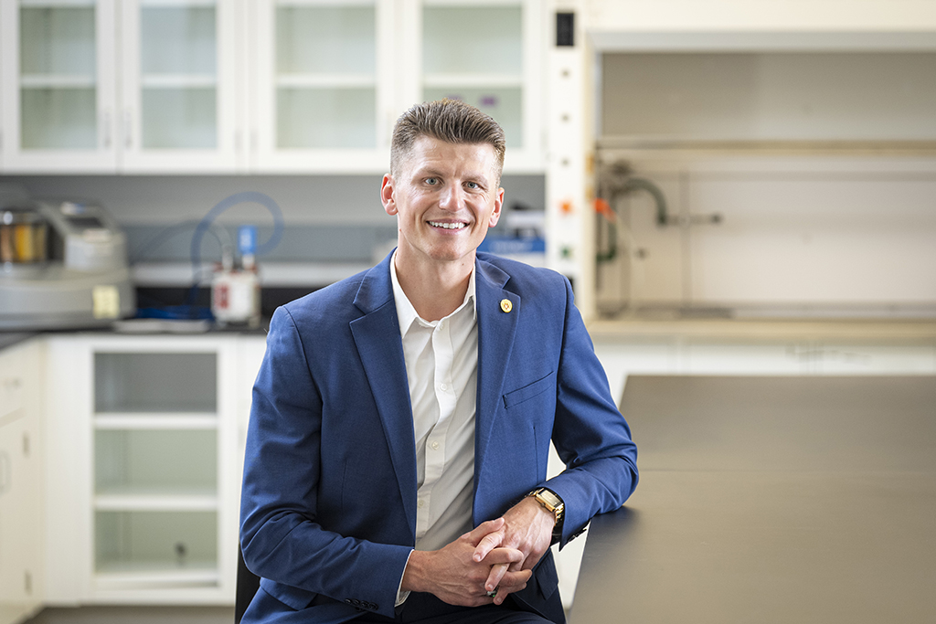 Portrait of Chris Unterberger in a lab setting