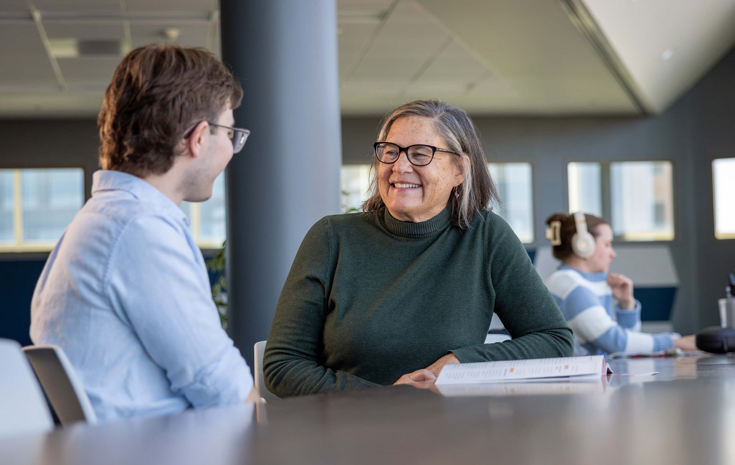 The director of pre-pharmacy advising at the UW–Madison School of Pharmacy with a student