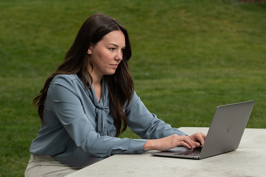 Amanda Nelsen works at a laptop