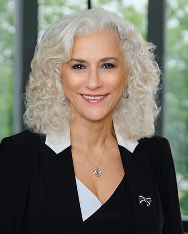 portrait of Azita Seleki