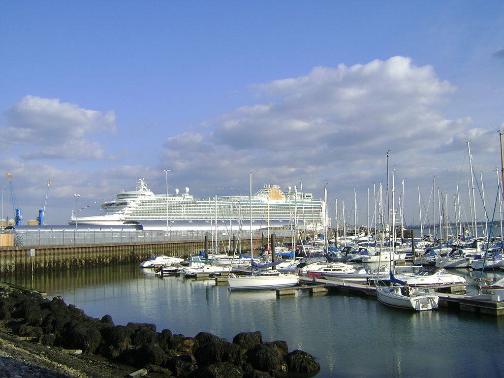 Southampton Port. Photorapher: Jim LInwood, via Wikimedia Commons