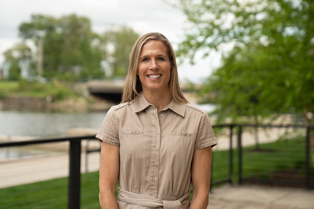 Susie Moroney portrait outside