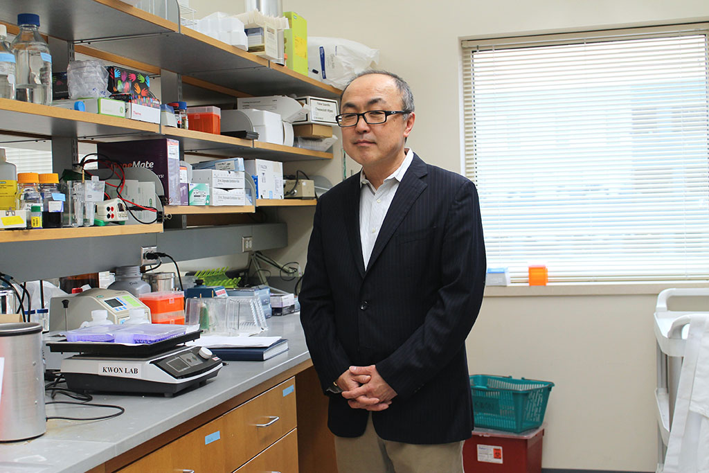 Glen Kwon in his lab