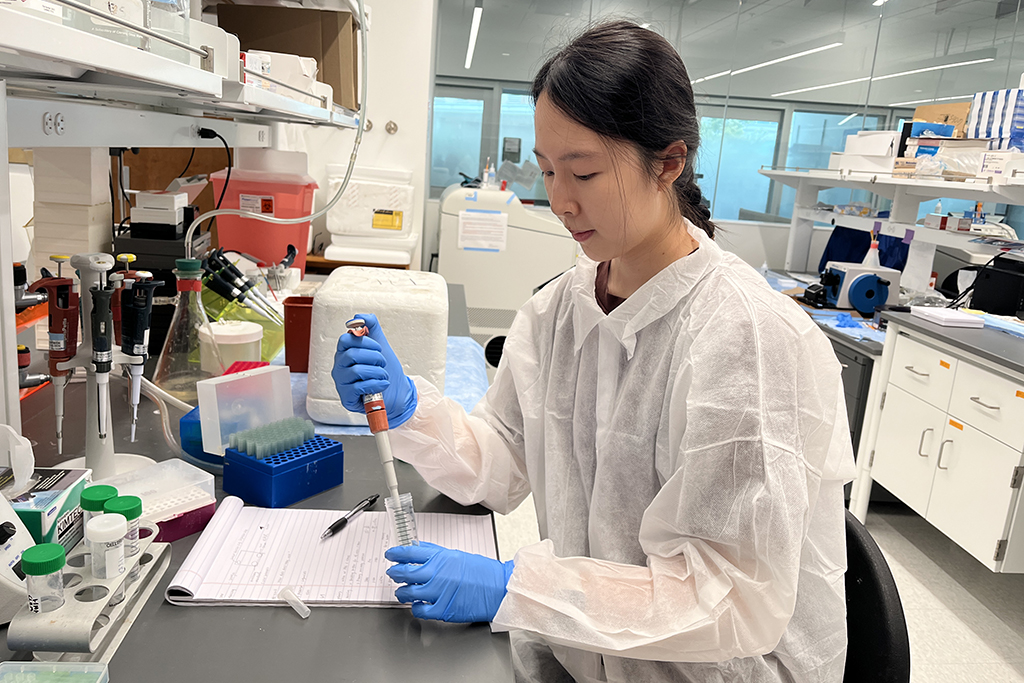 Jenny Li working in a lab
