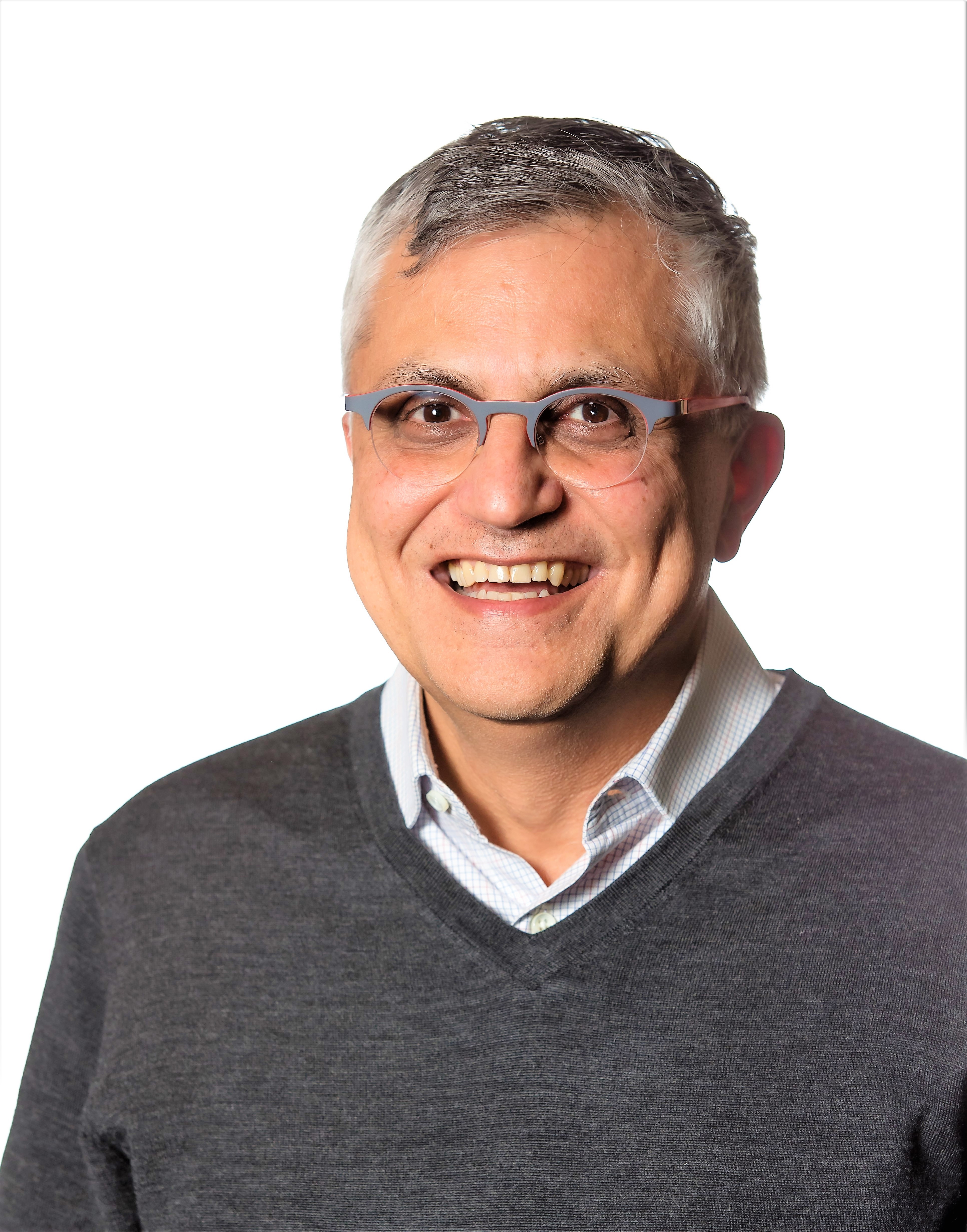 portrait of smiling Mehran Yazdanian