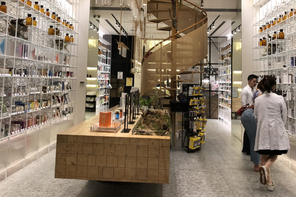 Setting in contemporary Taiwanese pharmacy