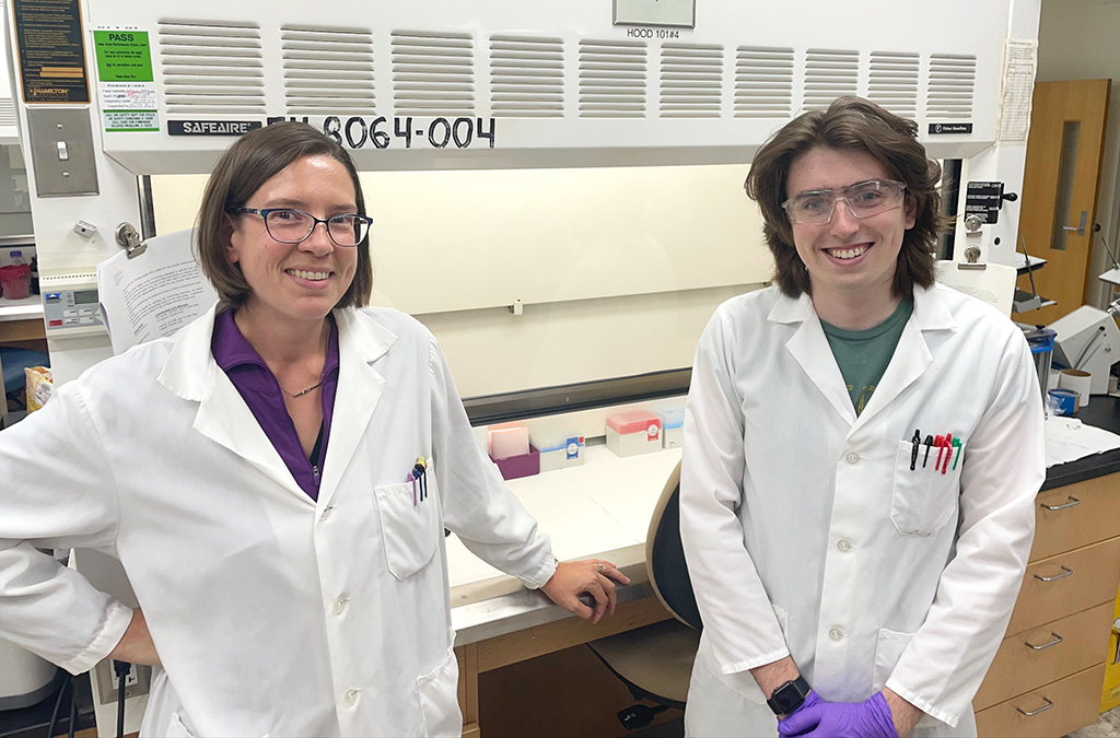 Heather Barkholtz and William Naviaux in a lab