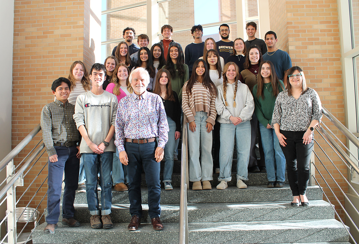 Members of the Pharmacology & Toxicology BS Class of 2025 stand together with Professor Jeff Johnson and Kendra Gurnee at the School of Pharmacy
