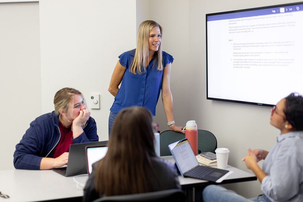 Susie Maroney speaks with PharmD students