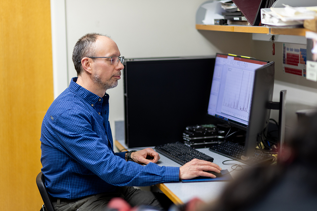 Tim Bugni using a computer