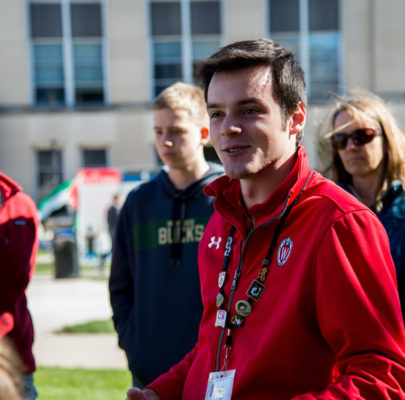 Student giving prospective students a campus tour