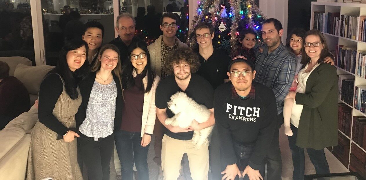 Mecozzi Lab members together with friends and family for christmas
