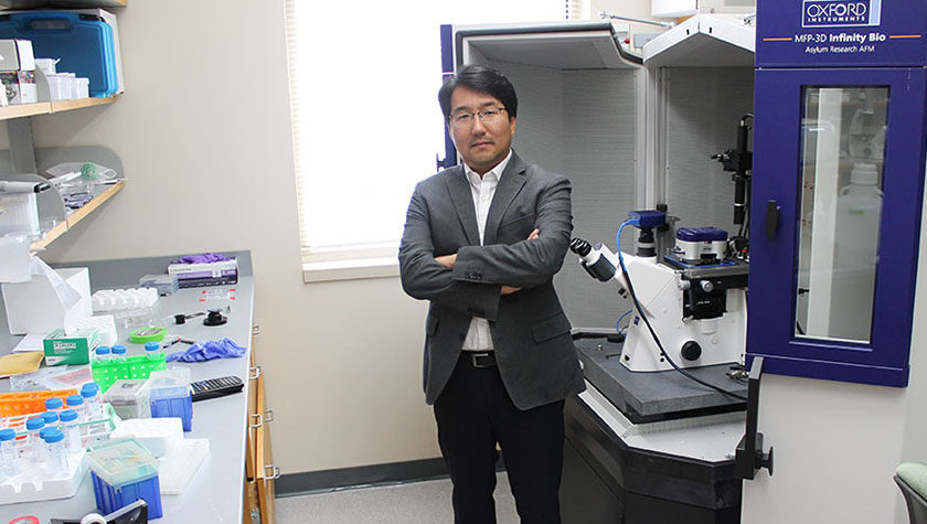 Seungpyo Hong in a pharmaceutical lab