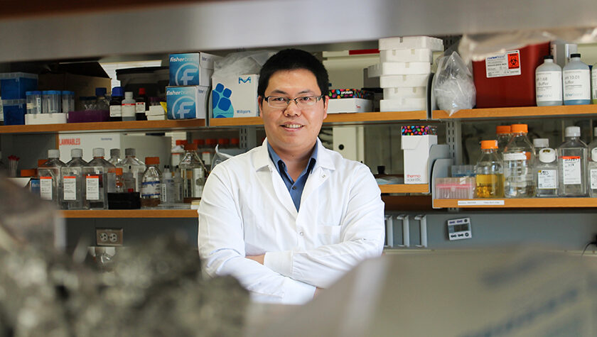 portrait of Quanyin Hu in a lab