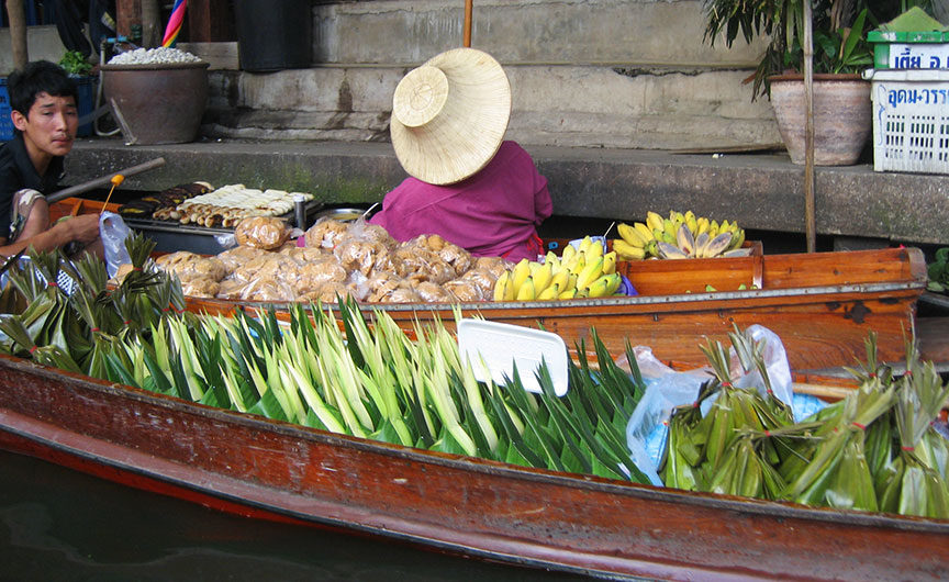 Beats of fresh produce sail down a canal in Thaliand