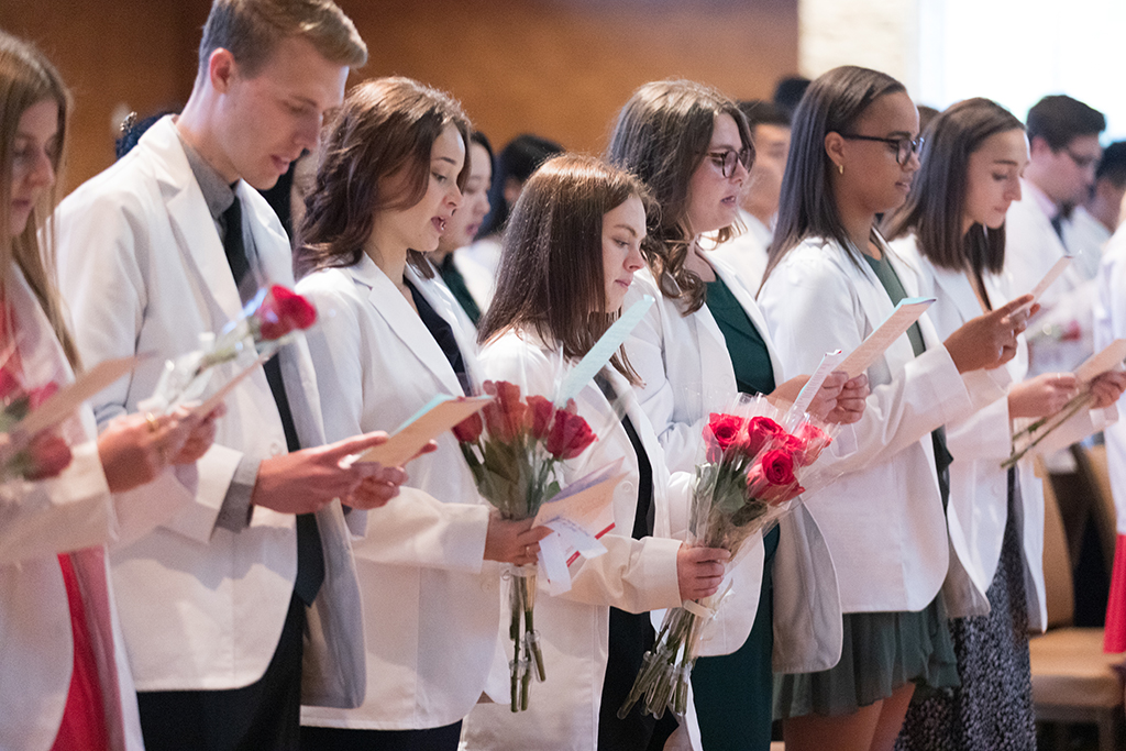PharmD students in the Class of 2026 read the Oath of a Pharmacist at the 2022 White Coat Ceremony.